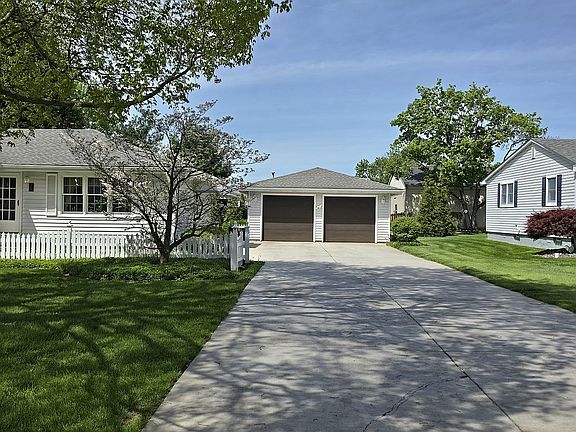 2nd image of 23 Deeringwood Dr