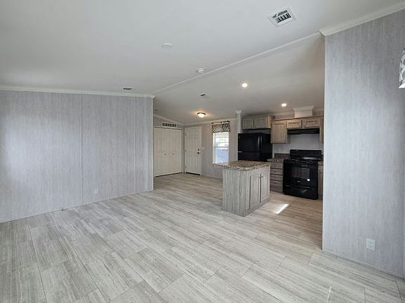 2nd image of 150 Colton St #150