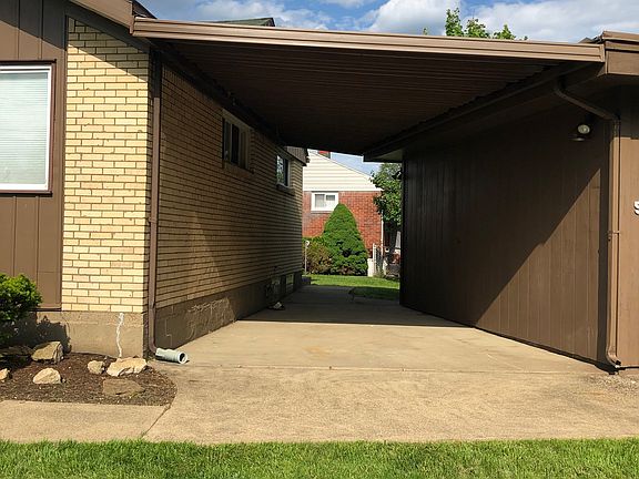 Patio area with gas hook-up 