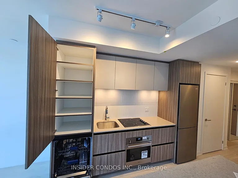 7950 Bathurst St #1412 — Photo 7