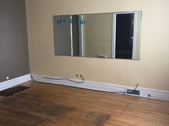 4th image of 5321 S Washtenaw Ave