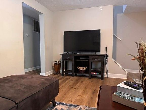 3rd image of 2483 Ramblewood Ct