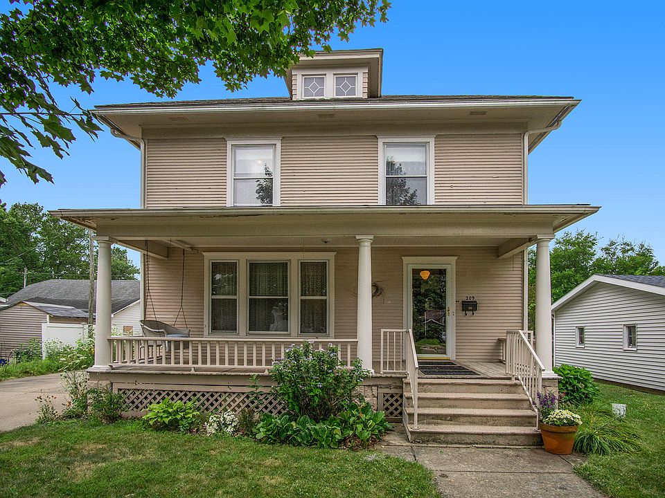 1st image of 209 S Cass St