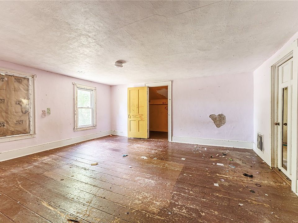 31st image of 17156 Ladue Rd