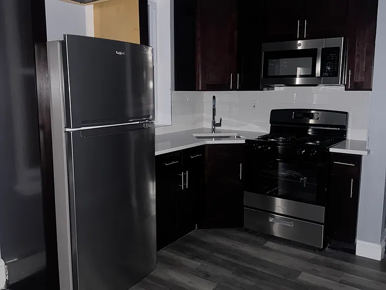 149 Zabriskie St #3 — Photo 6