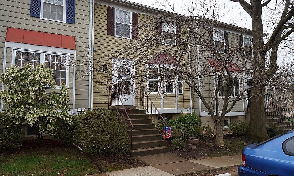 1st image of 9859 Oakdale Woods Ct