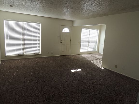 3rd image of 4032 Lakeside Dr