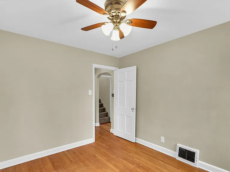 502 E Washington St — Photo 17