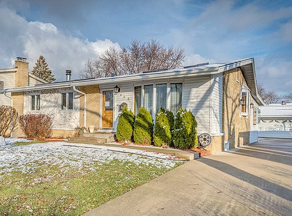 2nd image of 605 N Windsor Dr
