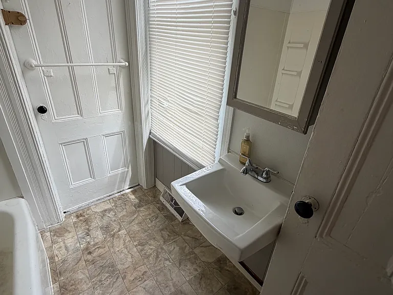 27 Cedar St #1 — Photo 7