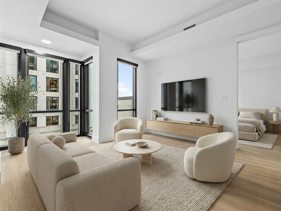1st image of 930 Commerce St #508