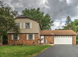 3 Burnt Ember Ct, Buffalo Grove, IL 60089