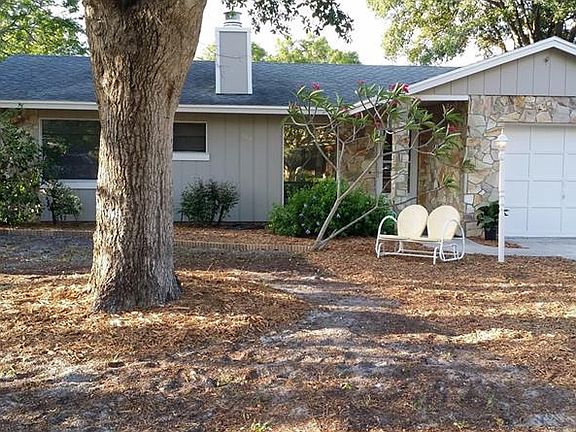 3rd image of 307 Oakwood Ct