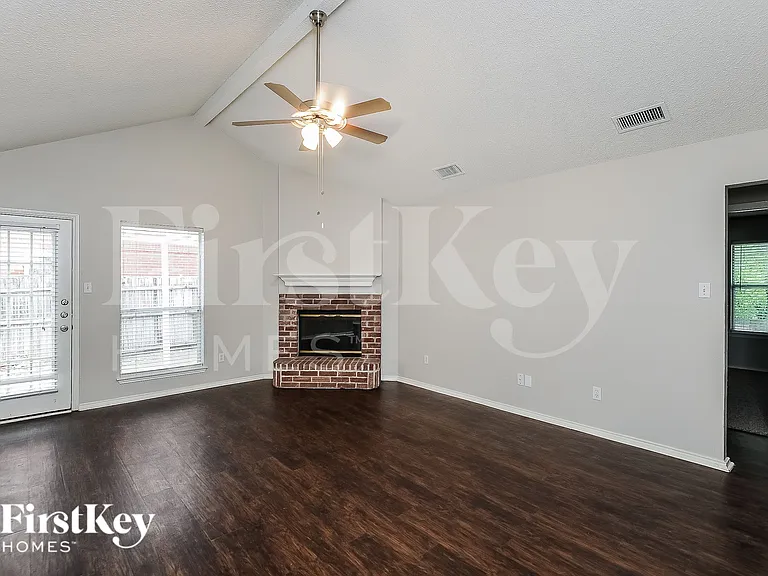 7956 Clear Brook Cir — Photo 3