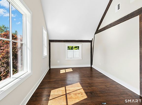 4th image of 7 Ivy Hill Rd APT 2