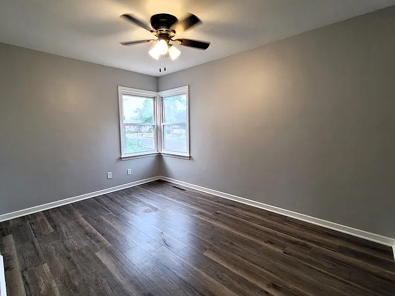 2716 White Oak Ave — Photo 6