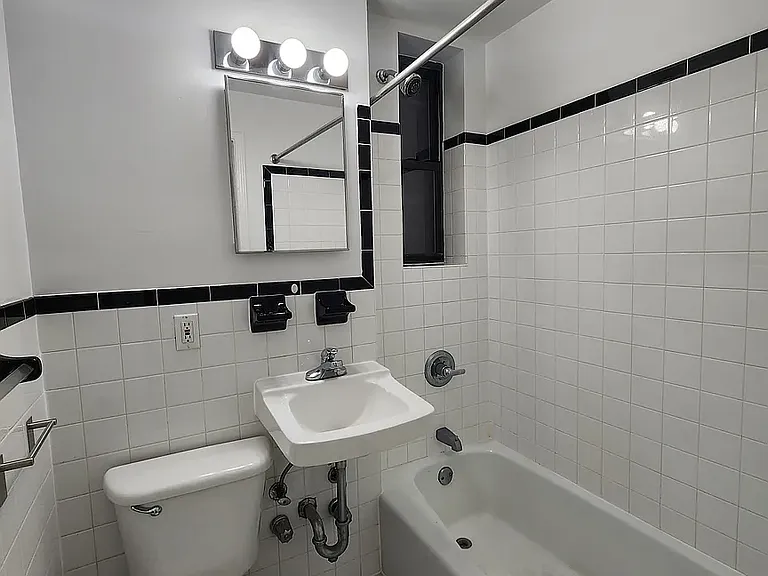 216 E 29th St #3G — Photo 13