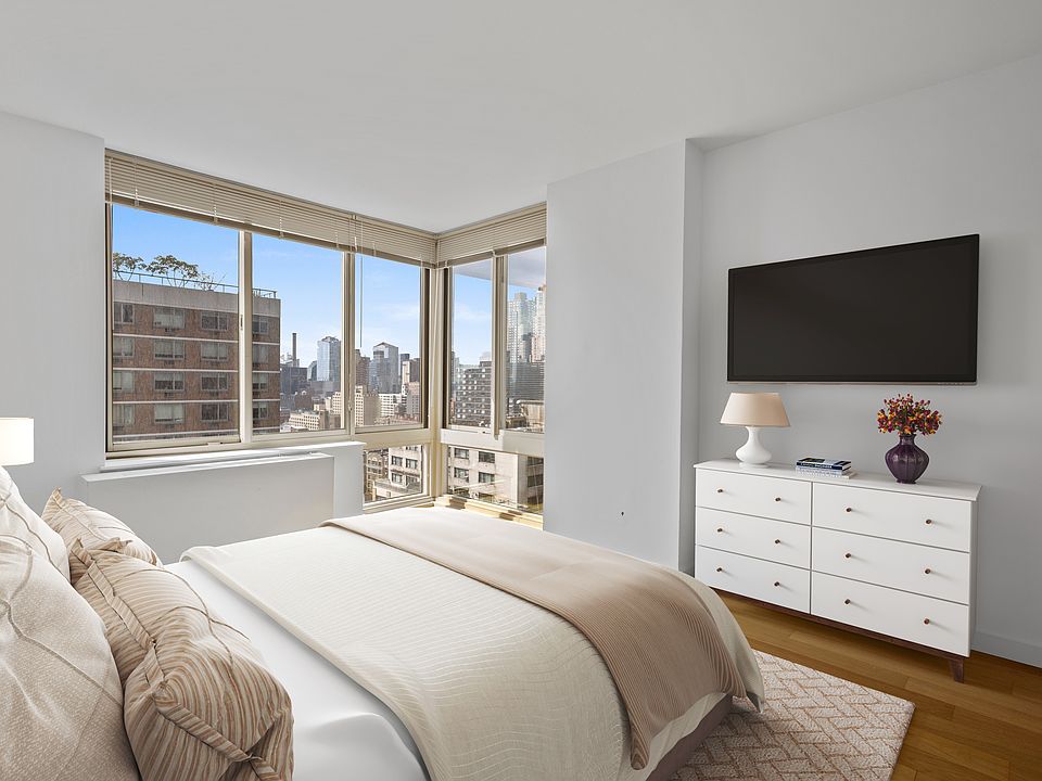 1st image of 260 W 54th St APT 15C