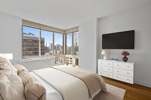 260 W 54th St Photo 1