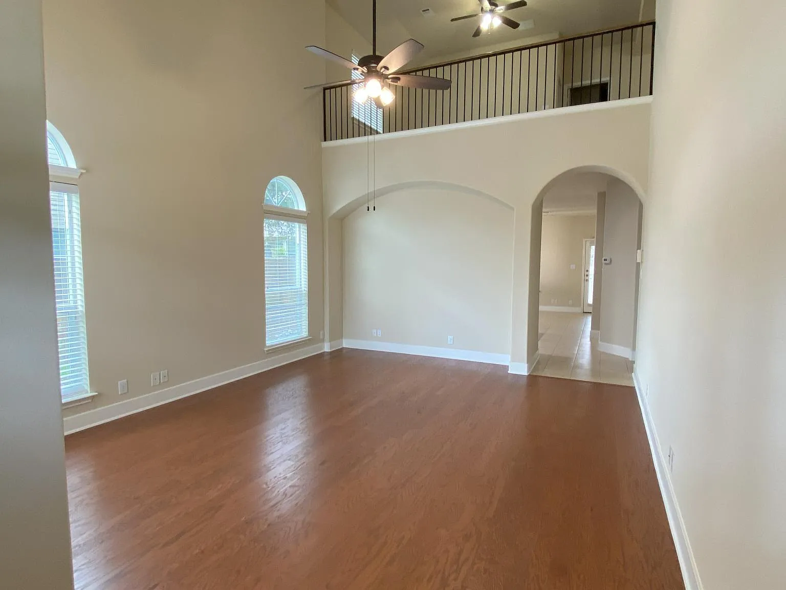 5 bed, 2.5 bath, 2416 sqft, $2,695 — Photo 3