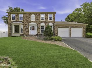 39 Driftwood Dr, Howell, NJ 07731