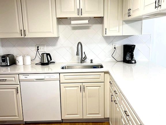 4th image of 1023 Margate Ct