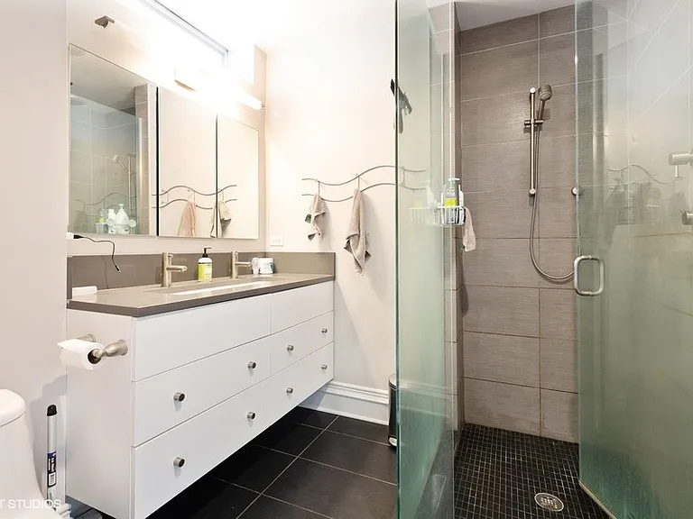 3647 N Wilton Ave #2 — Photo 15