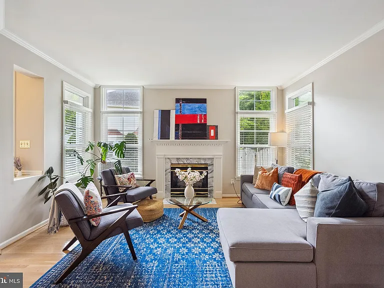 2207 Frank St — Photo 11