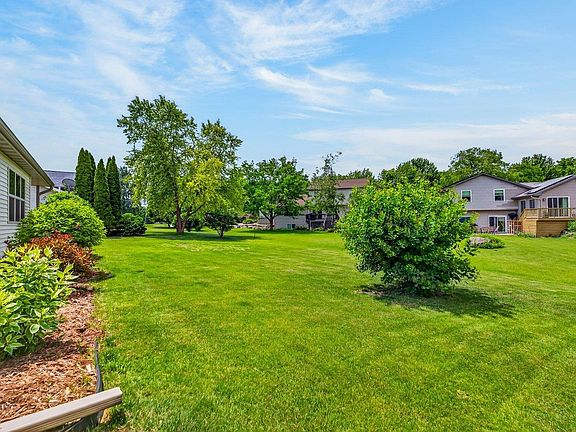 4th image of 973 Baneberry Dr