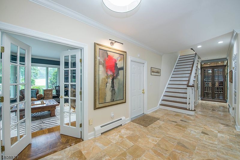 1st image of 262 BARNSTABLE DR