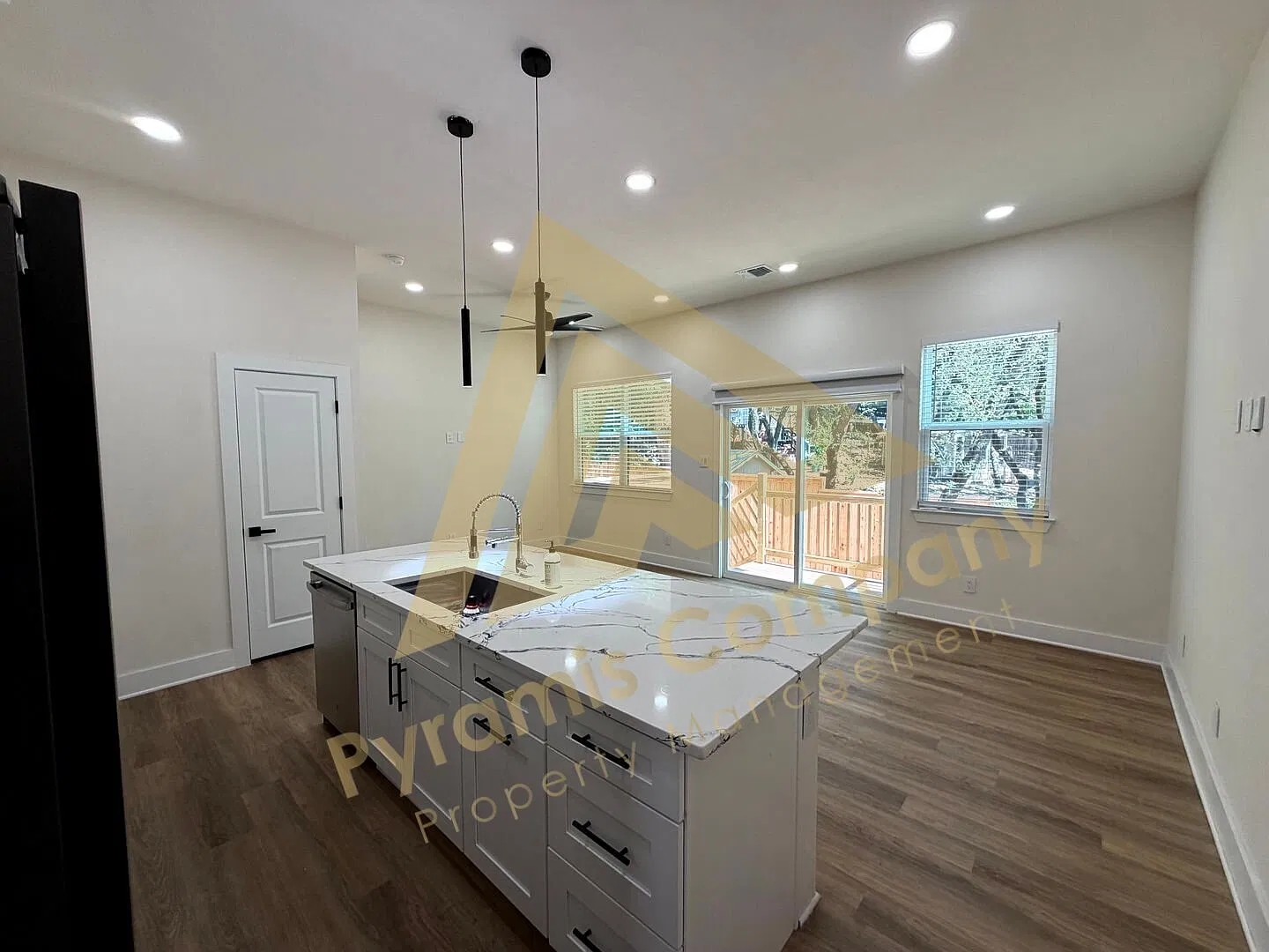 11710 Vance Jackson Rd — Photo 3