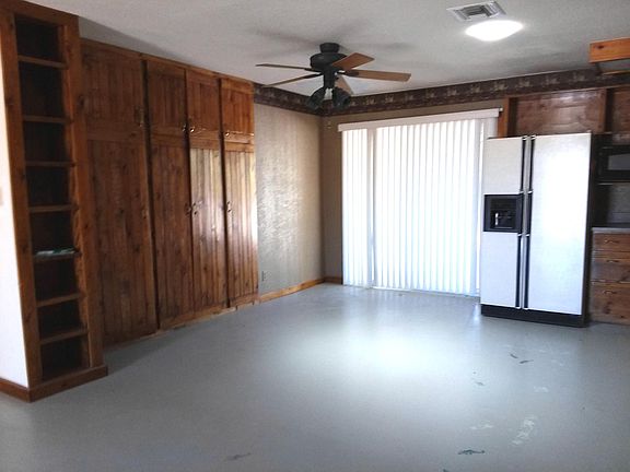 Dining room/cabinet space