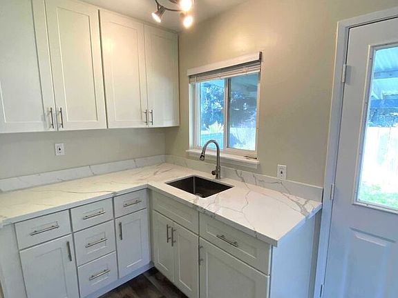4th image of 909 35th Ave