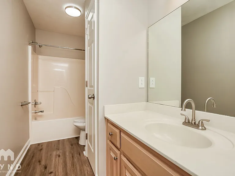 404 Bridgeton Cove Ct — Photo 14