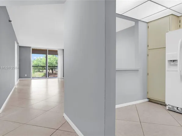 3001 W Rolling Hills Cir APT 307, Fort Lauderdale, FL 33328