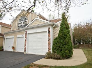 16 Tyler Ct #B, Streamwood, IL 60107