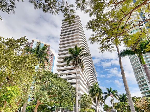 4th image of 1627 Brickell Ave APT 803