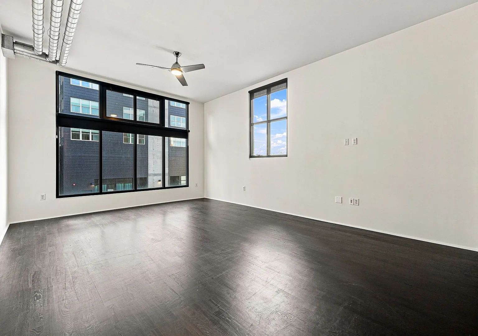 2 Bedroom, 2 Bath Modern Condo In Ballpark District! — Photo 4