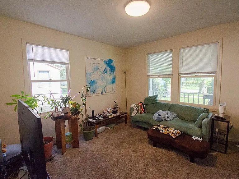 802 2nd St NW — Photo 3