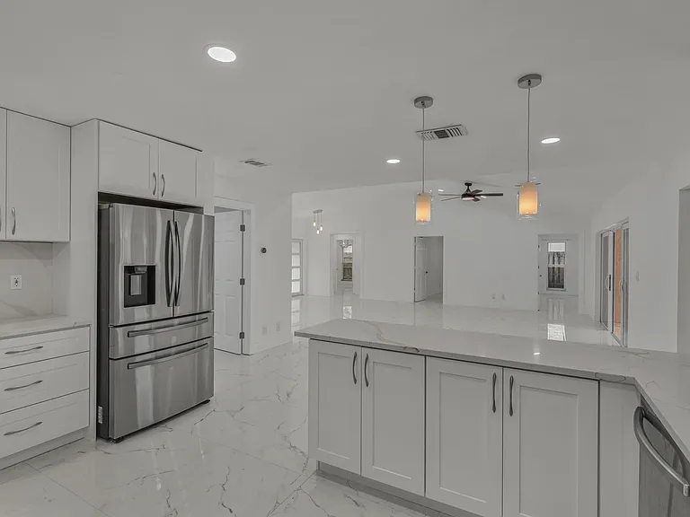 21452 Woodchuck Ln — Photo 30