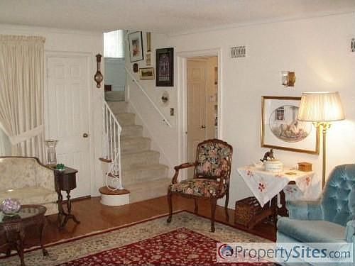 3rd image of 1117 W 77th St