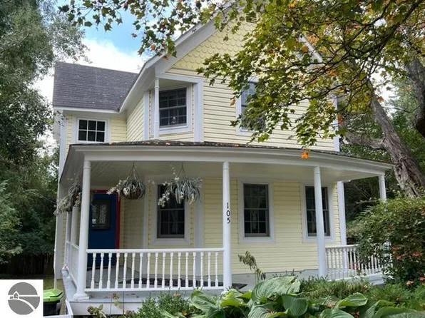 105 W 4th St, Northport, MI 49670