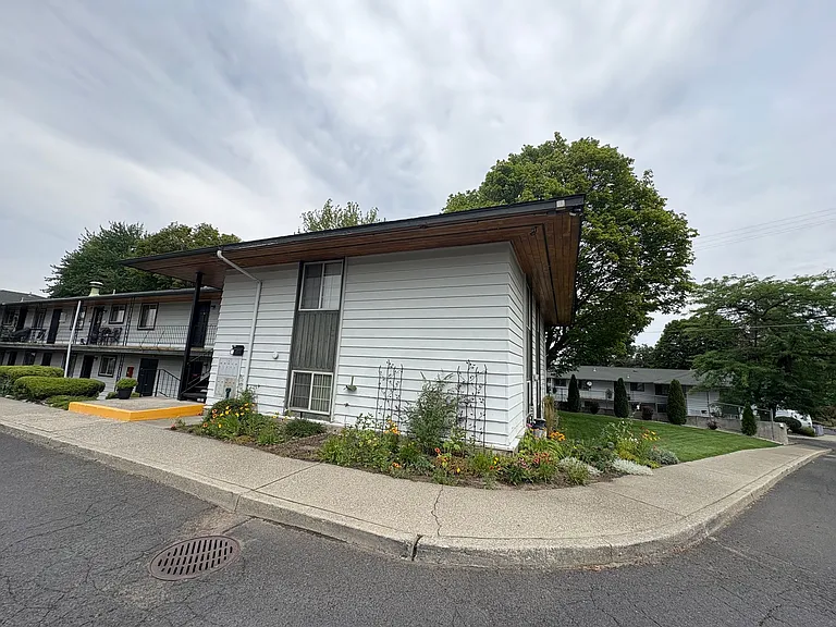 3315-3317 W Bismark Ave — Photo 15