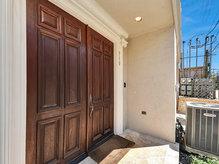 710 Jackson Hill St — Photo 3