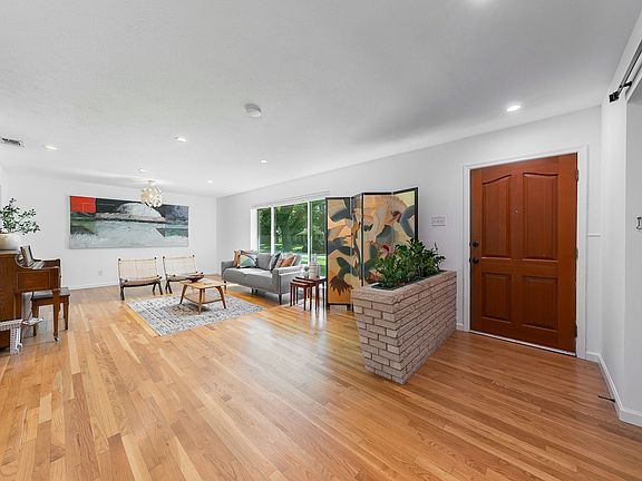 2nd image of 2677 Heatherwood Dr