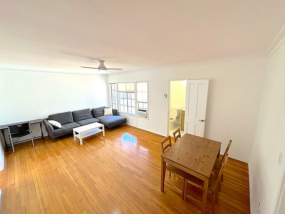 10956.5 Roebling Avenue, Westwood, CA 90024 - Living Room w/ A/C UNIT