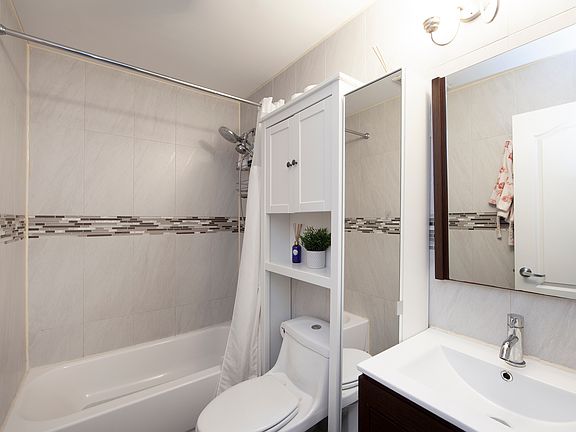5th image of 131 Decatur St #1