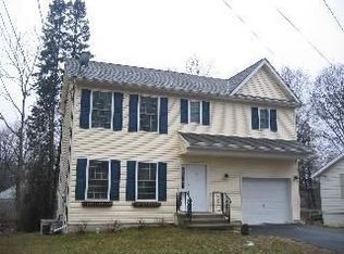 8 S Woodlawn Ave, Poughkeepsie, NY 12601