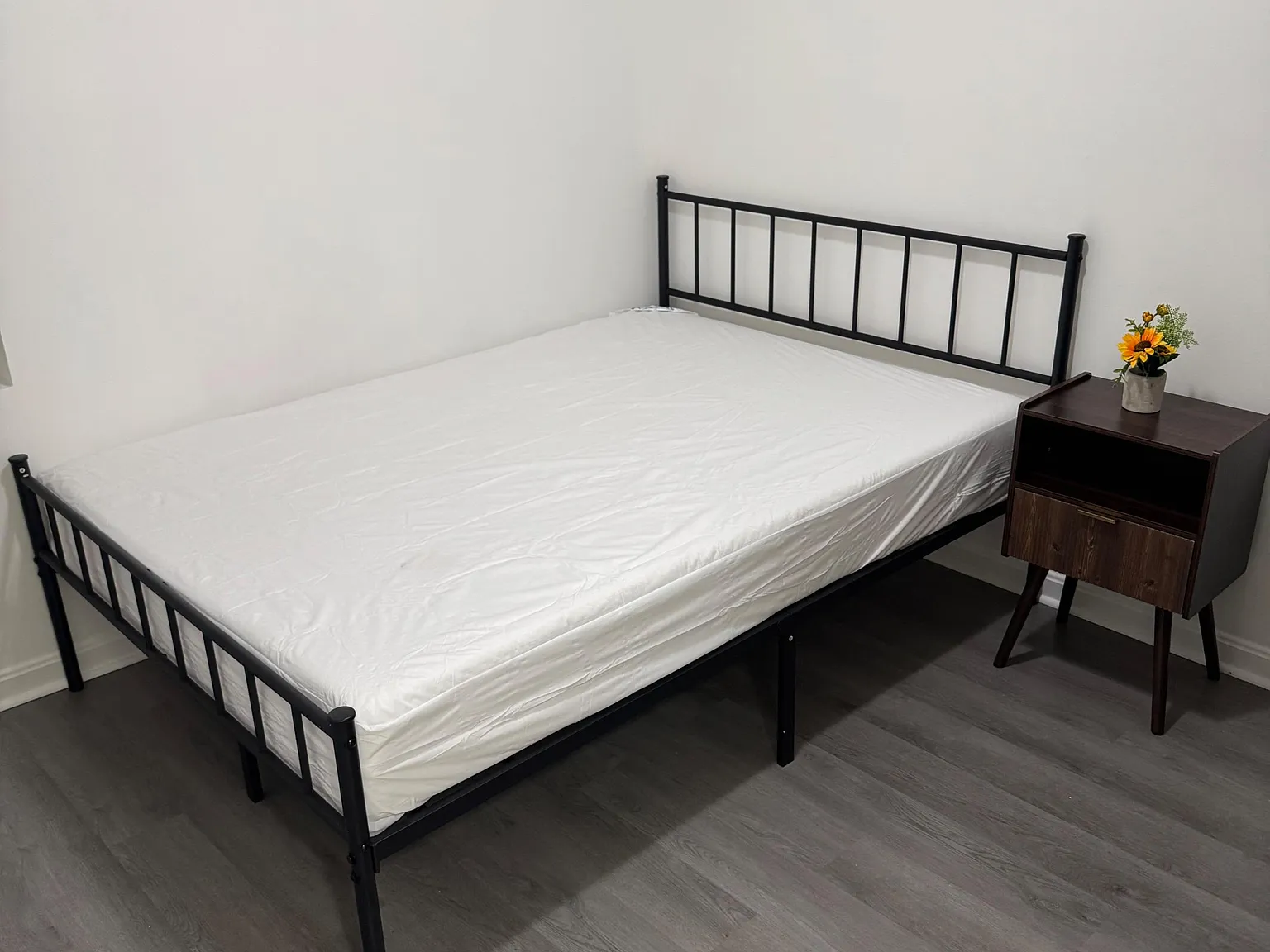 2 bed, 1.0 bath, 600 sqft, $1,252 — Photo 1