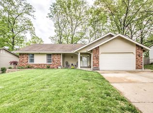 802 Clover Ln, O'Fallon, MO 63366